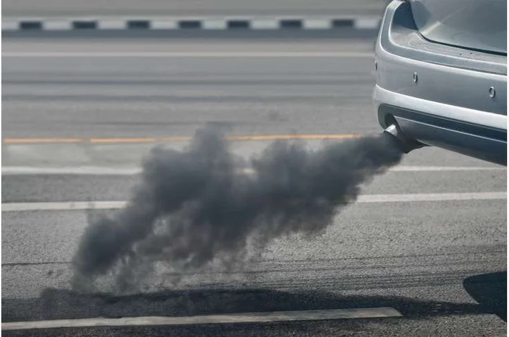 Penyebab Knalpot Mobil Keluar Asap Hitam